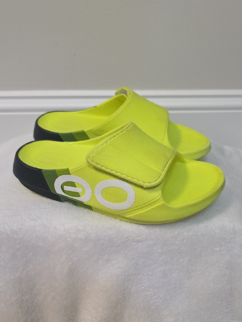 Mens/Kids Neon Yellow Slide Sandals with Adjustable Strap OOFOS